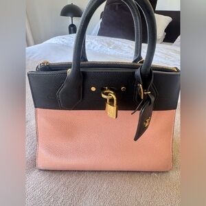 Louis Vuitton
City Steamer Handbag Leather PM